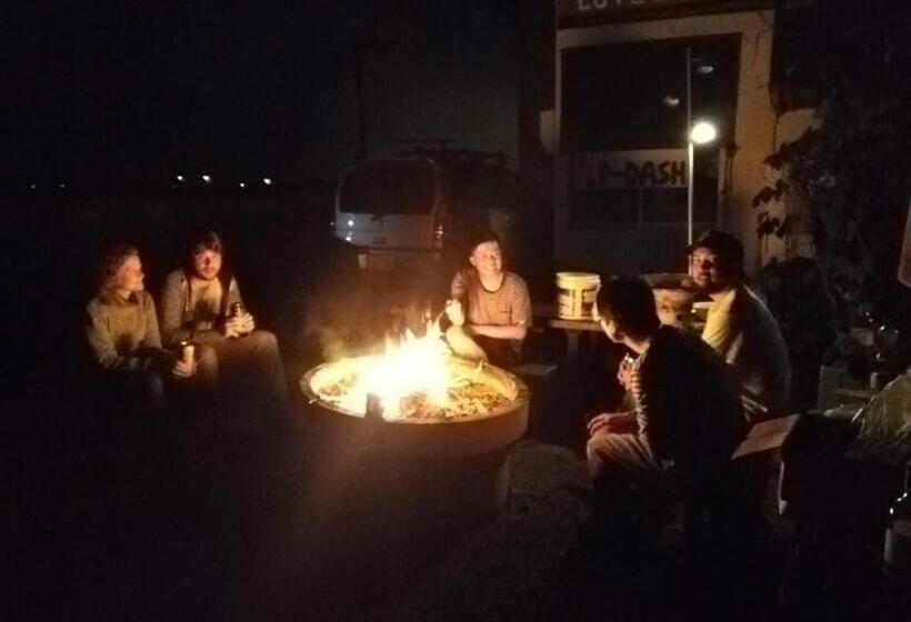 פנסיון P Dash Garden Backpackers