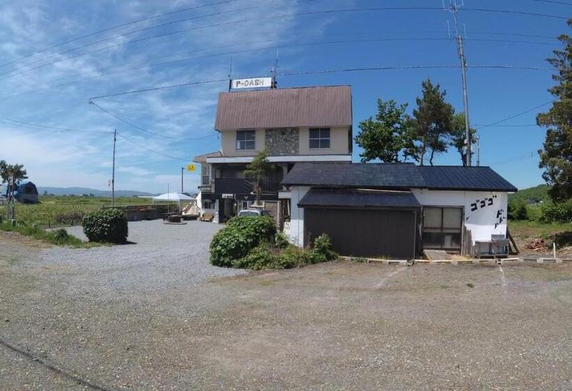 פנסיון P Dash Garden Backpackers