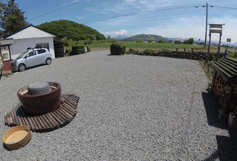 פנסיון P Dash Garden Backpackers