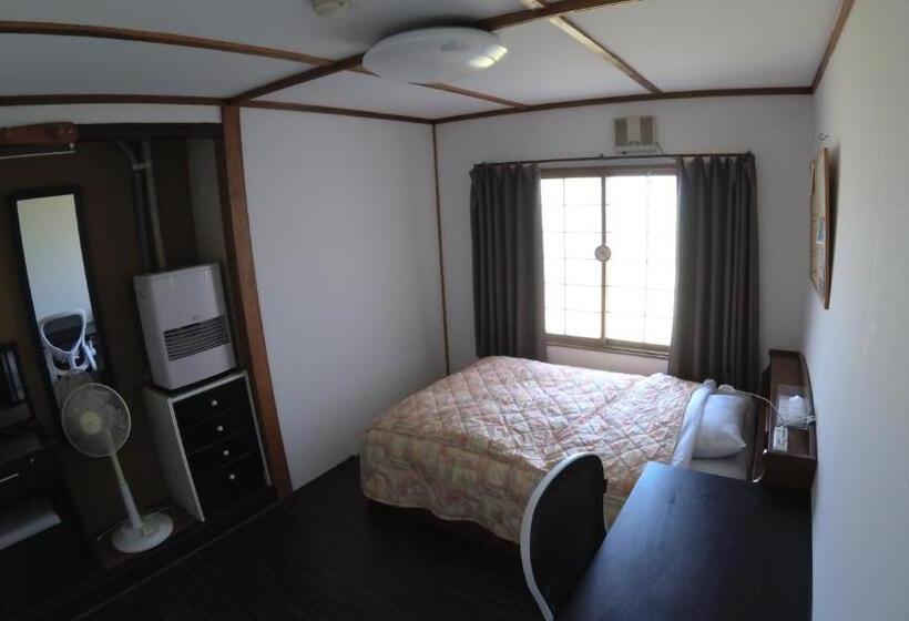 פנסיון P Dash Garden Backpackers