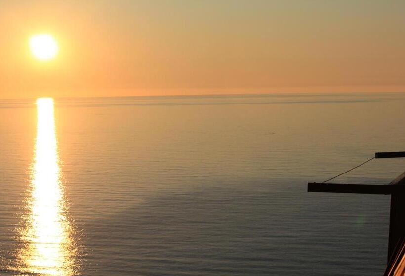 پانسیون Sanni Guest House