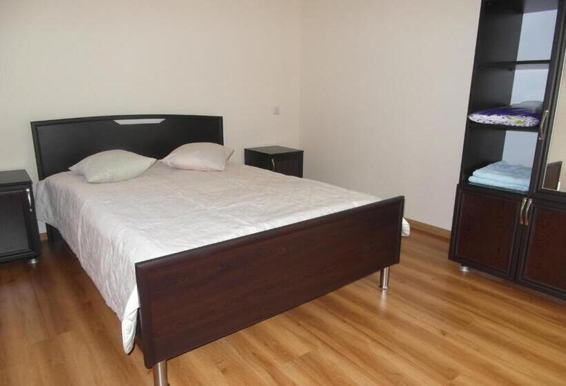 پانسیون Sanni Guest House