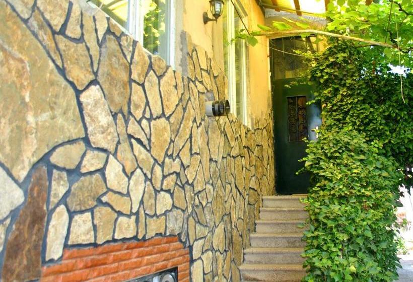 پانسیون Tamar Guest House