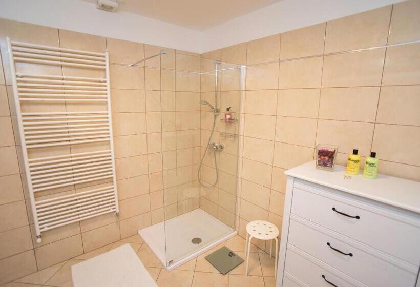 پانسیون Valentina Guest House At Pintar Wine Estate