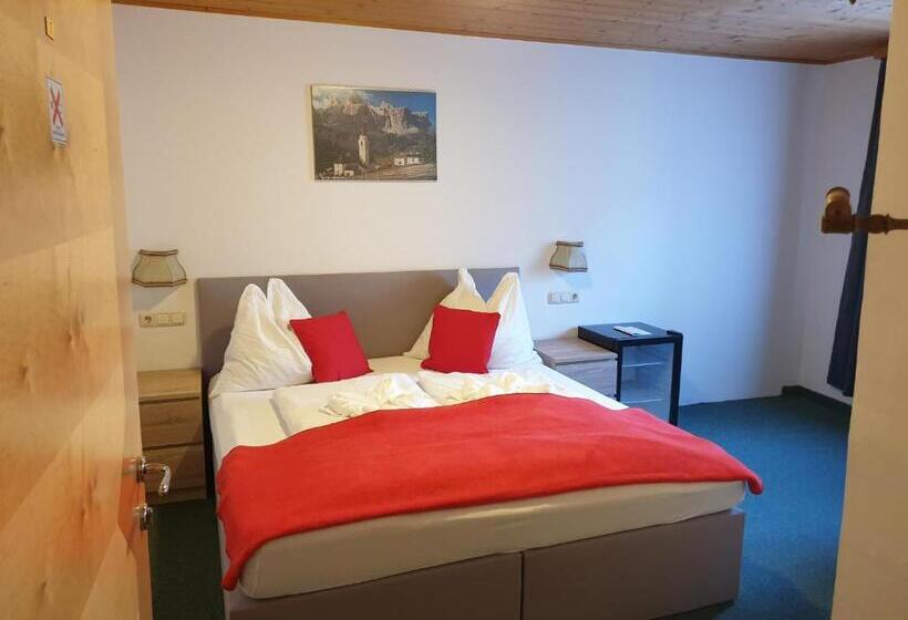 بنسيون Weisses Rössel Cavallo Bianco