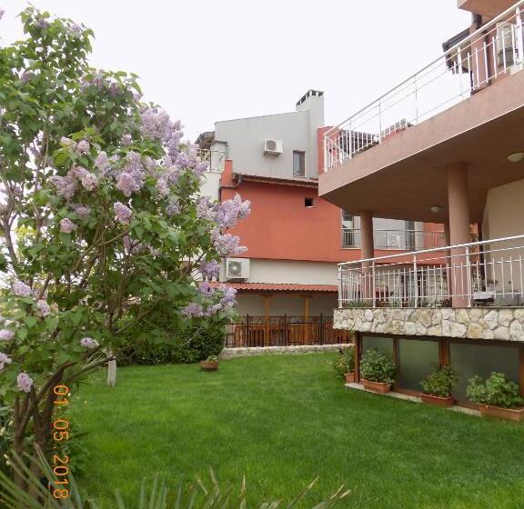 פנסיון Zenith Guest House