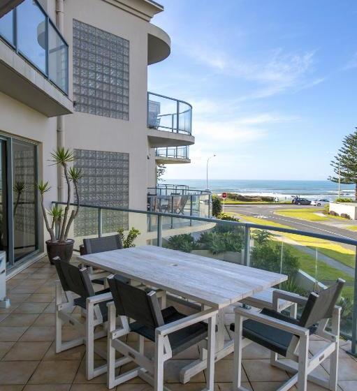 The Reef Beachfront Apartments