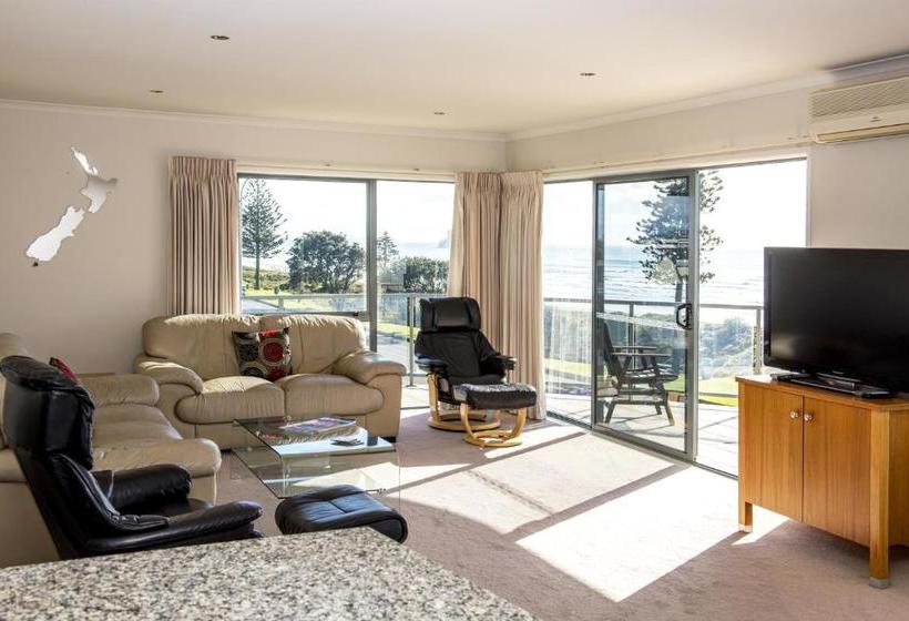 The Reef Beachfront Apartments