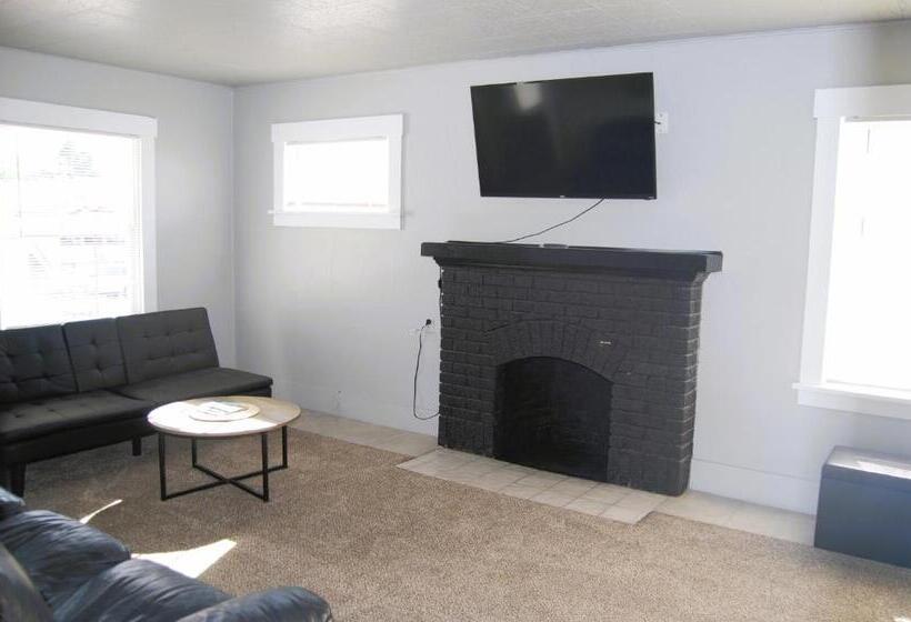 فندق صغير Deep Water Inn