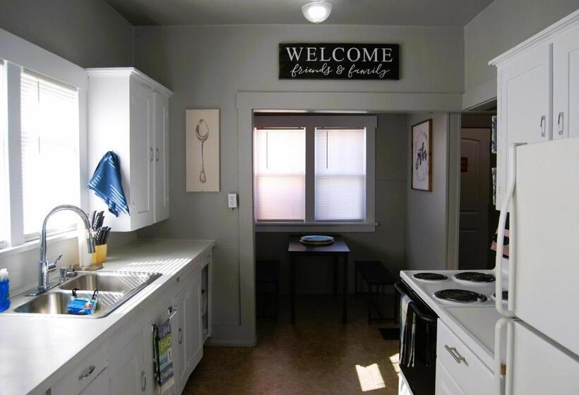 فندق صغير Deep Water Inn