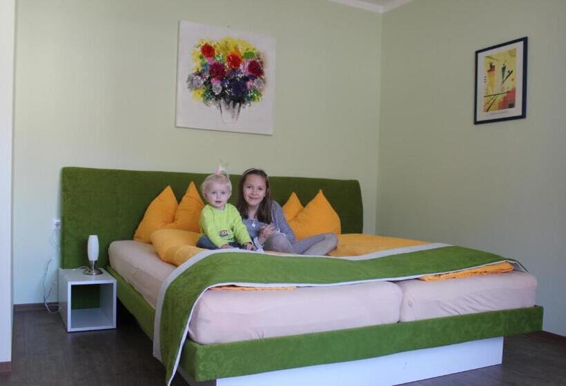 ユースホステル Gasthof Zum Mohrn