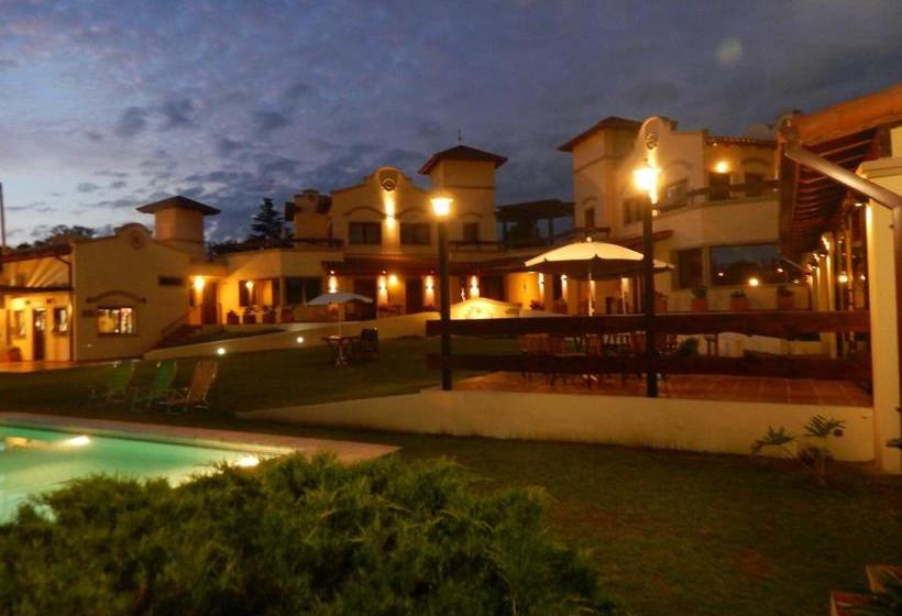 ユースホステル Raices Del Carolino   Suites De Altagracia