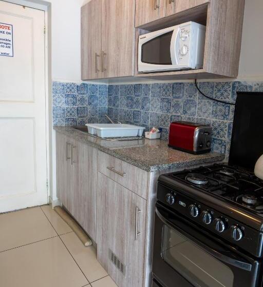 پانسیون Beach Cabanas