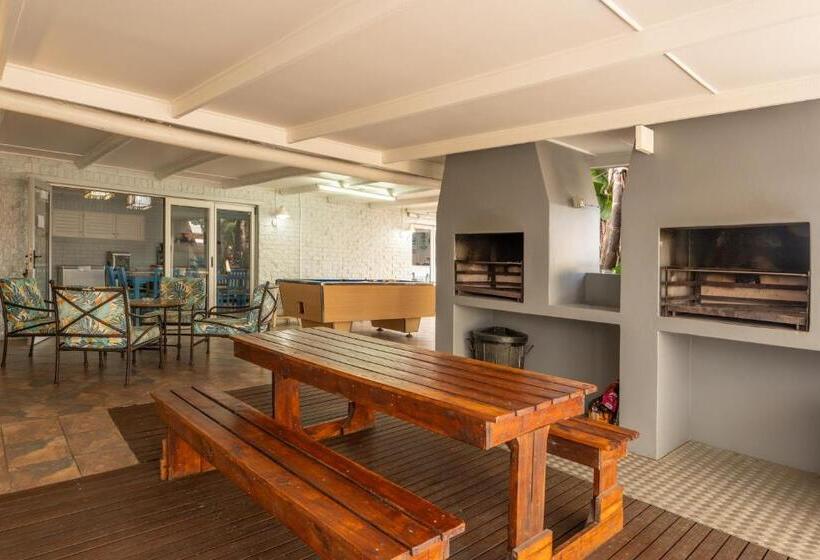 پانسیون Beach Cabanas