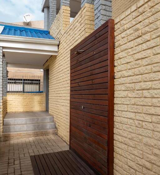 پانسیون Beach Cabanas