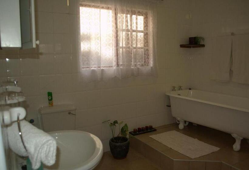 פנסיון Crowned Crane