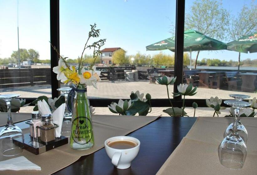 膳宿费 Delta Marina