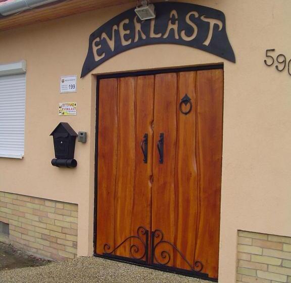 پانسیون Everlast