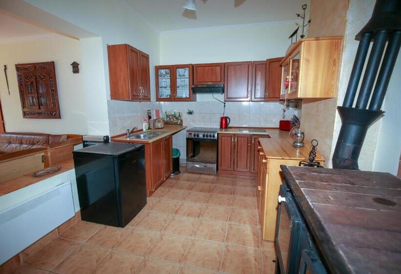 پانسیون Everlast