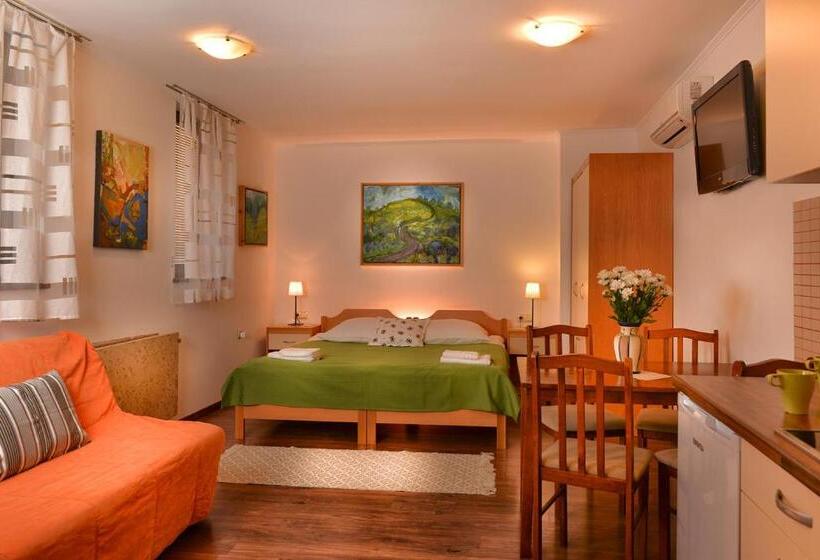 پانسیون Guesthouse Les