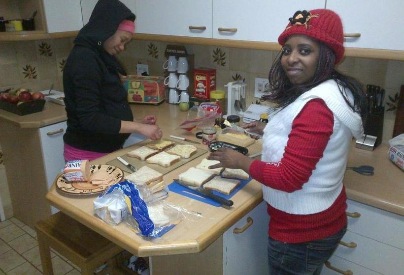 פנסיון Old Oak Guest House