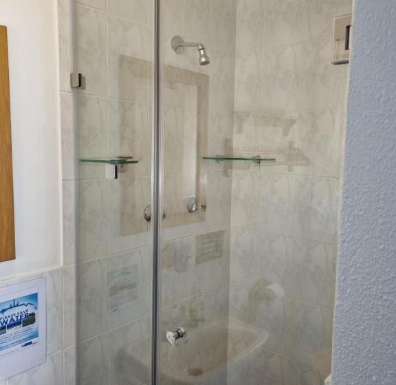 פנסיון Old Oak Guest House