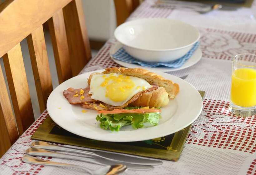 פנסיון Old Oak Guest House