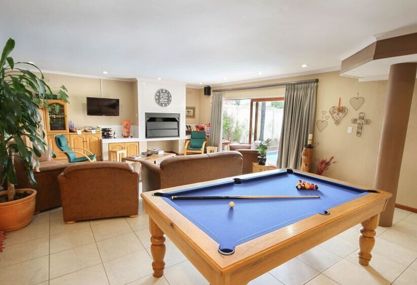 פנסיון Old Oak Guest House