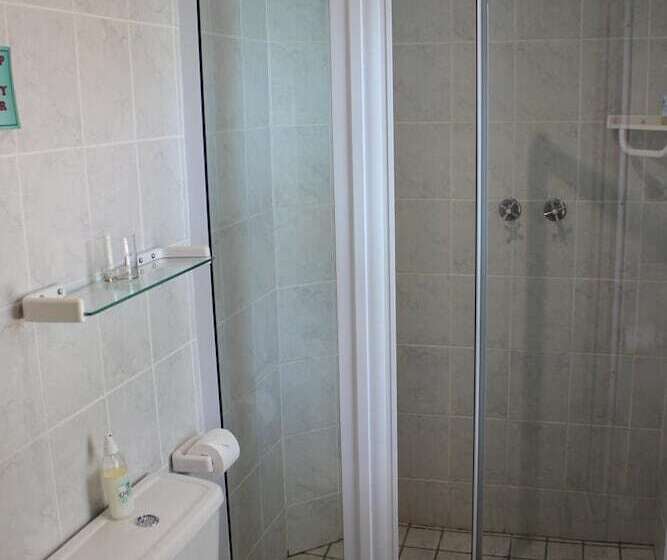 פנסיון Old Oak Guest House