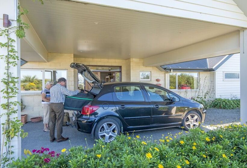 פנסיון Ribbonwood Country House