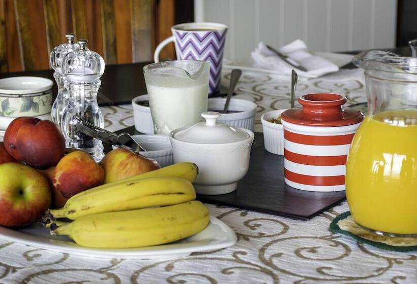 פנסיון Ribbonwood Country House