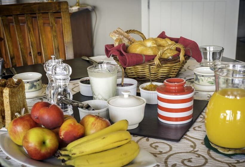 פנסיון Ribbonwood Country House