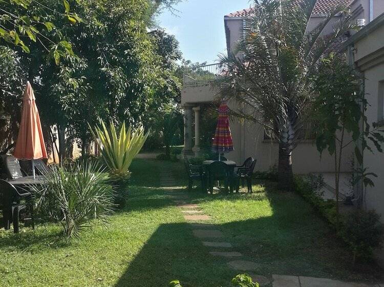 פנסיון Sidze Guest House