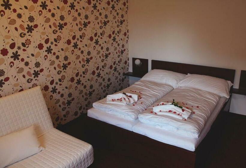 ペンション Villa žakýl