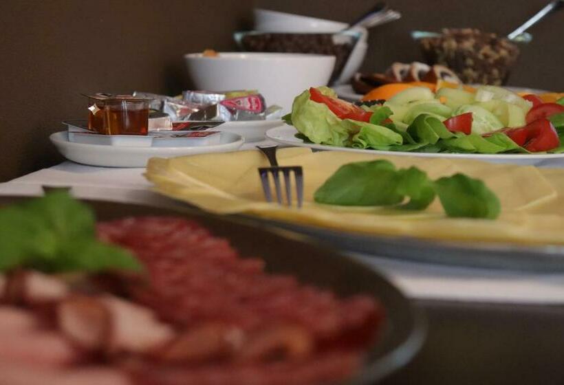 ペンション Villa žakýl