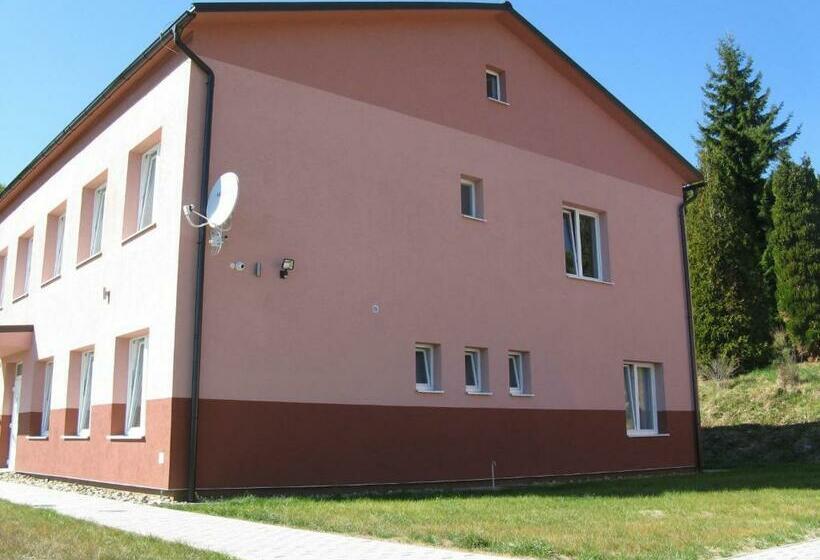 ペンション Villa žakýl