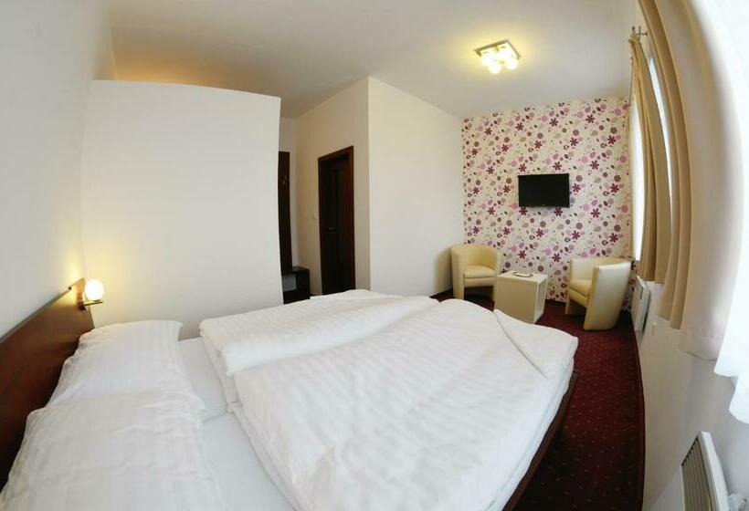 ペンション Villa žakýl