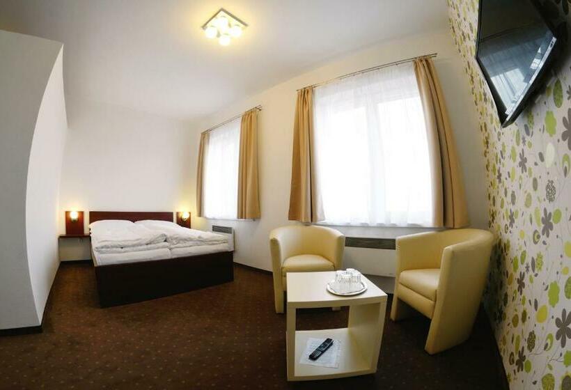 ペンション Villa žakýl