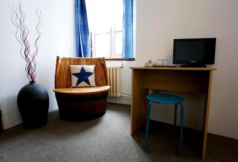 Pension Alfa & Whisky Pub