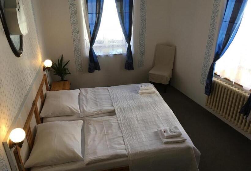 Pension Alfa & Whisky Pub