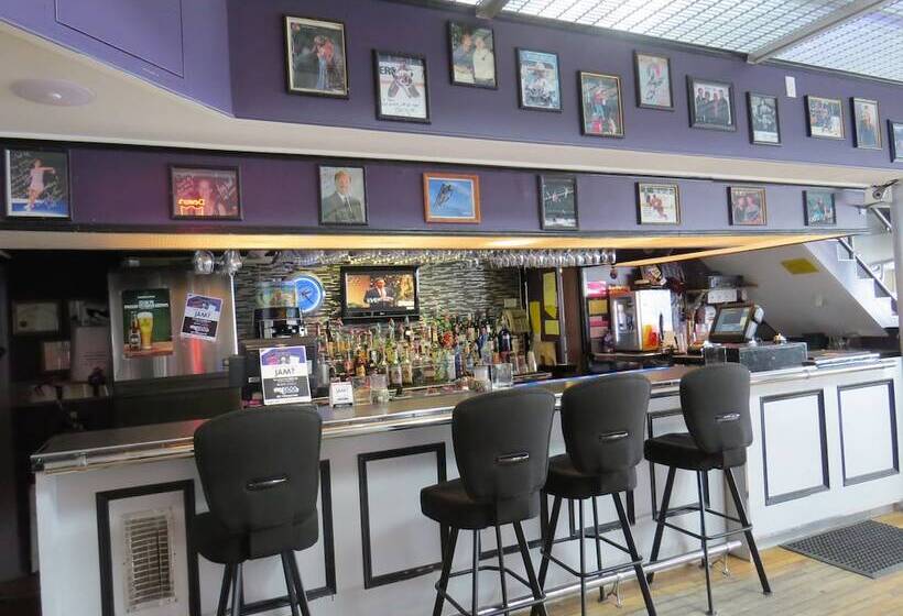 호스텔 Dockside Suites