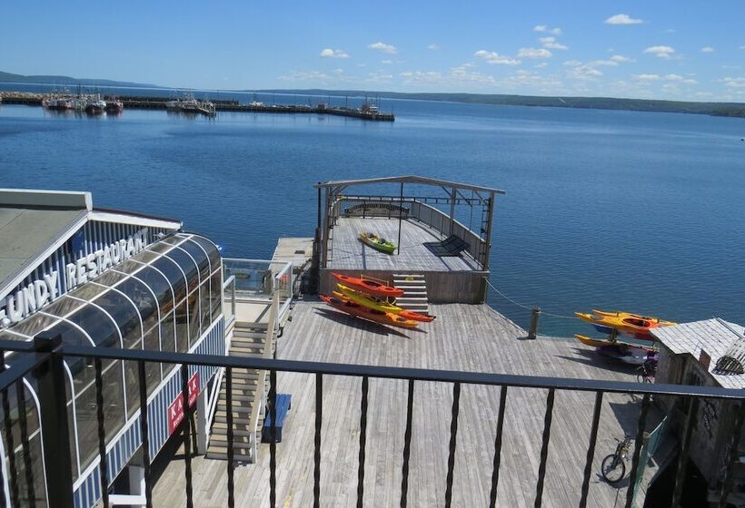 호스텔 Dockside Suites