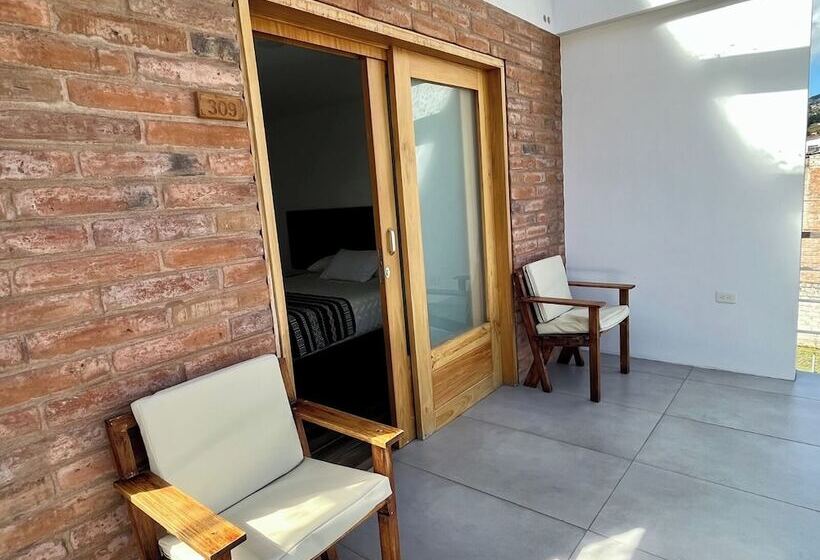 هاستل El Geranio