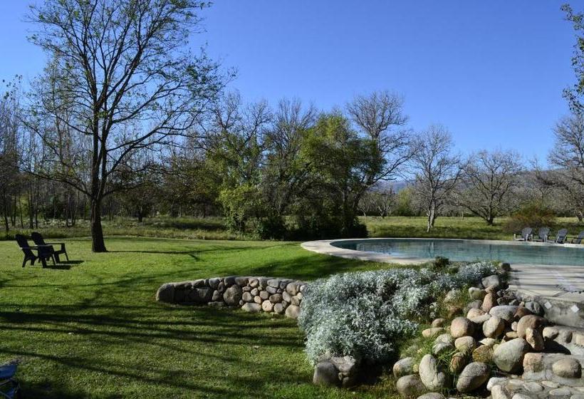 هاستل Manantial Hostería & Cabañas