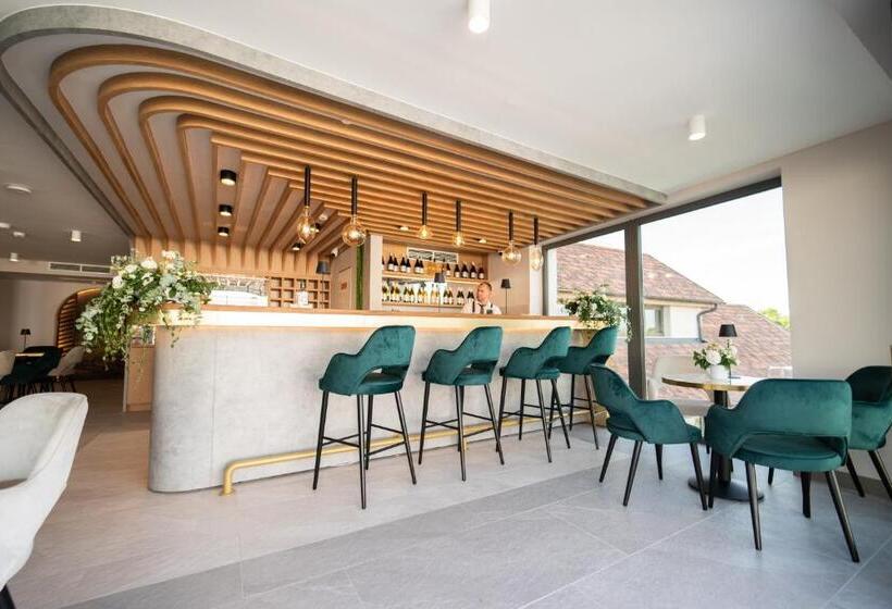 旅馆 Rókusfalvy Borhotel és Fogadó