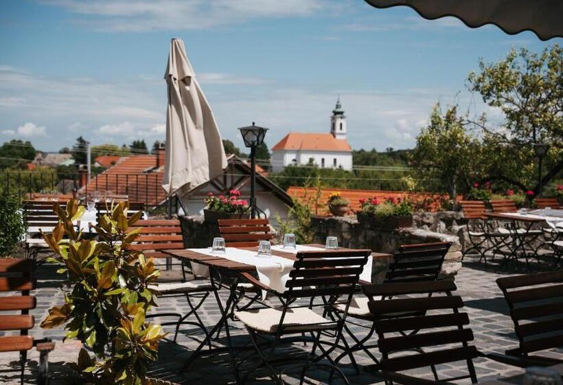 旅馆 Rókusfalvy Borhotel és Fogadó