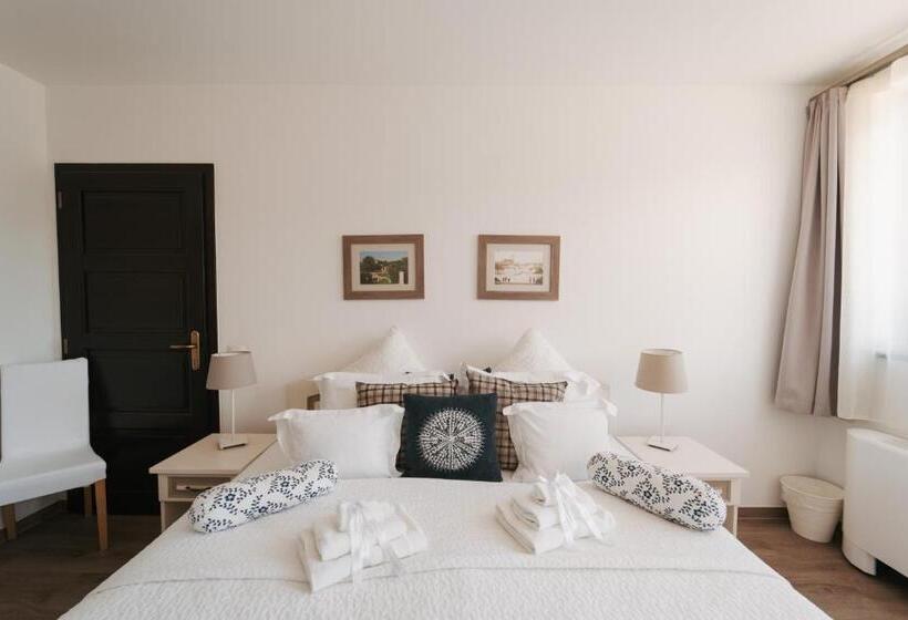 旅馆 Rókusfalvy Borhotel és Fogadó