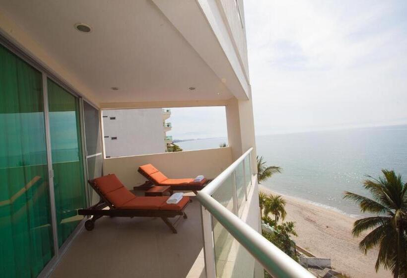 Banderas Suites
