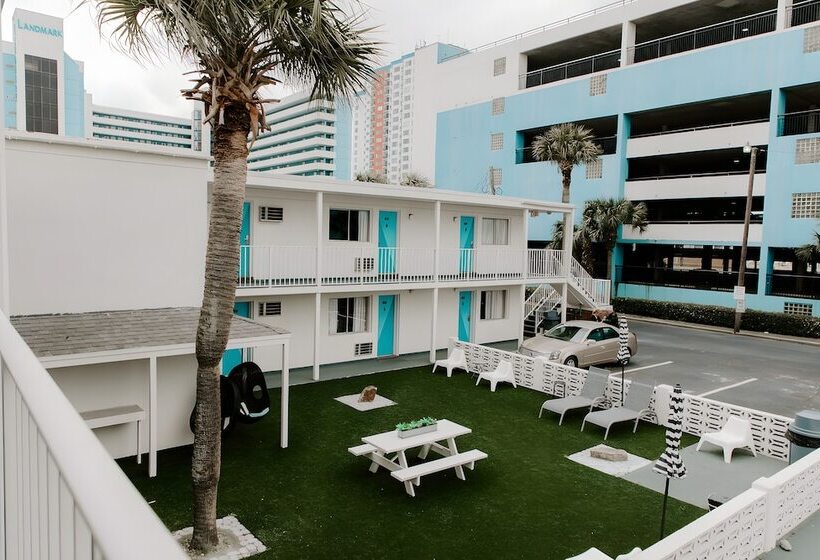 هتل Waikiki Village Retro