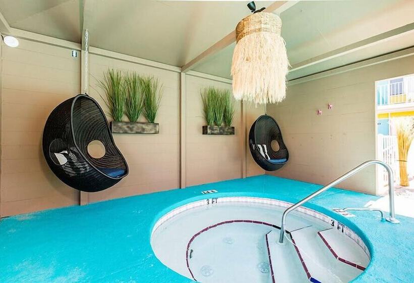 هتل Waikiki Village Retro